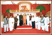 Swamishri with dignitaries at the school opening assembly 