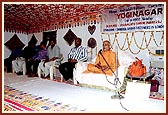 Pujya Doctor Swami addresses the public assembly