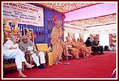  Pujya Bhaktipriya Swami addresses the assembly