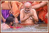 Swamishri in a jovial mood with sadhus after the Shri Ganesh visarjan ritual