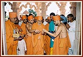 Swamishri ritually enters the mandir by untying the nadachhadi
