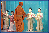 Pujya Ishwarcharan Swami and Pujya Viveksagar Swami during the murti-pratishtha rituals