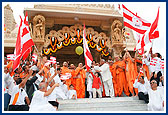 Swamishri and devotees waves the BAPS flag in honor of the BAPS centenary celebrations