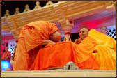 Ghanshyamcharan Swami takes Swamishri's blessings at the end of a fun-filled programme