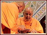 Swamishri sanctifies the ID badges and the daily journals