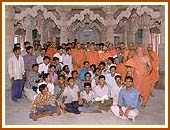 With the volunteers of Shri Akshar Purushottam Swaminarayan Mandir, Kosamba,  4 May 1999