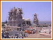 The nearly completed Shri Akshar  Purushottam Swaminarayan Mandir, Kosamba,  5 May 1999