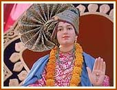 Beautifully dressed Lord Swaminarayan,  Kosamba, 5 May 1999