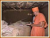 Swamishri taking interest in how the grain is stored by the tribals, Galonda,  8 May 1999