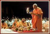 In concluding the mahapuja ritual Swamishri performs arti