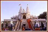After Thakorji's darshan Swamishri descends the steps of the Shri Swaminarayan Mandir, Atladra