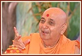 Swamishri in an illustrious and joyous mood