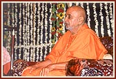 Swamishri explains the importance of doing bhajan for inner peace and happiness