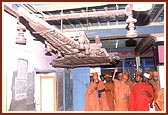 Touching the cart that was stretched by Bhaguji at the command of Shriji Maharaj