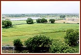 Another angle to the surrounding landscape with Narayan Kund and the confluence of rivers Utavali, Falgu and Dhola in the background