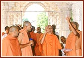   Swamishri observes the main mandir dome