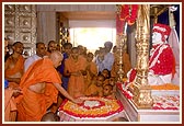 Swamishri offers respect in the Smruti Mandir shrine