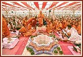 Swamishri performs the murti pratishtha yagna rituals