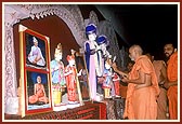 Swamishri performs the murti pratishtha for the Hari mandir in Saputara