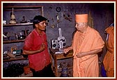 Swamishri then sanctifies Vikramsinh's electrical shop. Vikramsinh is overjoyed at Swamishri's unexpected presence