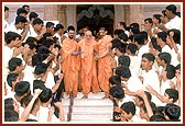 Swamishri with kishores