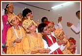 Bal kishores of Mumbai perform a folk dance