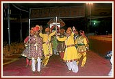 The devotees of Himmatnagar festively carry out a procession to honor Shri Harikrishna Maharaj in the evening assembly