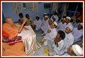 Muslims come for Swamishri's darshan