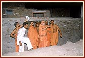 Swamishri observes the land around the mandir