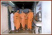 Swamishri observes the land around the mandir