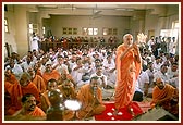 Swamishri performs the mandir inauguration anniversary (patotsav) arti