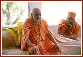 Swamishri blesses a satsang assembly in the mandir