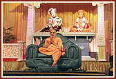 Swamishri showers his blessings