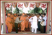 Swamishri inaugurates the chhatralay