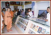 Swamishri inaugurates the newly built Aksharpith Bookstall in the mandir precincts