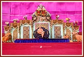 Thakorji and Swamishri on the assembly stage