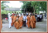 Swamishri discusses about the proposed new assembly hall