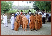 Swamishri discusses about the proposed new assembly hall