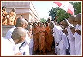 Swamishri blesses kishores and yuvaks who had shaved their heads on the occasion of the murti-pratishtha of Shri Ghanshyam Maharaj and to please Swamishri