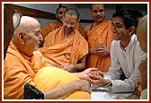 A youth from London is thrilled during a personal dialogue with Swamishri