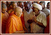 Swamishri gives divine memories (smruti) to sadhus, parshads, sadhaks and Raghu Bharwad during his daily morning round of darshan