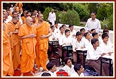 Swamishri observes a classroom demonstration by students of Pramukh Swami Vidya Mandir