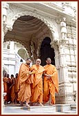 Swamishri after having darshan at Rang Mandap