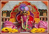 Harikrishna Maharaj adorned for the occasion