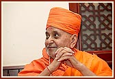 Swamishri just before boarding the aircraft