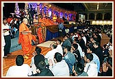 Swamishri blesses the GCSE and 'A' level kishore students with encouraging words