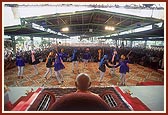 Assembly in honor of Swamishri