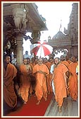 Swamishri in mandir pradakshina for darshan of murtis