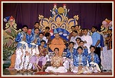 BAPS children of Vadodara with Swamishri after their cultural presentation on Children's Day