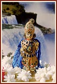 Shri Harikrishna Maharaj adorned in sandalwood paste